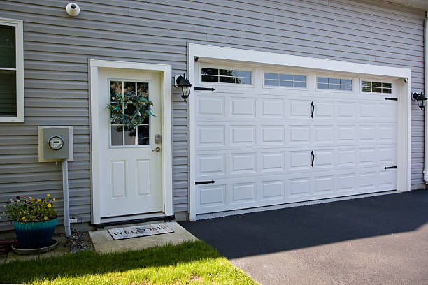 24/7 Emergency Garage Door Panel Replacement experts in Linn County County, IA
